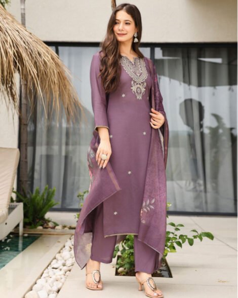 Buy Indian shalwar in Qatar – Premium festive viscose suit set ready to ship Qatar